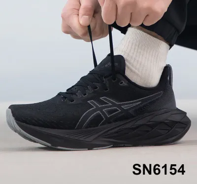 Sports shoes suitable for hiking